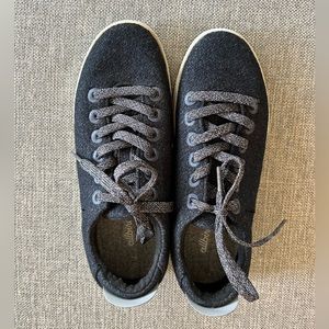 AllBirds Women’s Wool Pipers. Sneakers. Size 8. Dark gray wool.